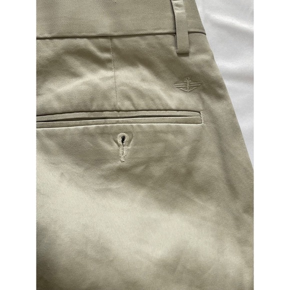 Dockers Men's Khaki Pants Size 32x30 Classic Fit Straight Leg Stretch Flat Front - Picture 4 of 11